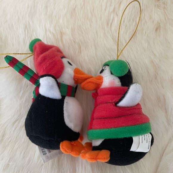 Vintage Other - Hallmark Magnetic Kissing Penguins. Y2K